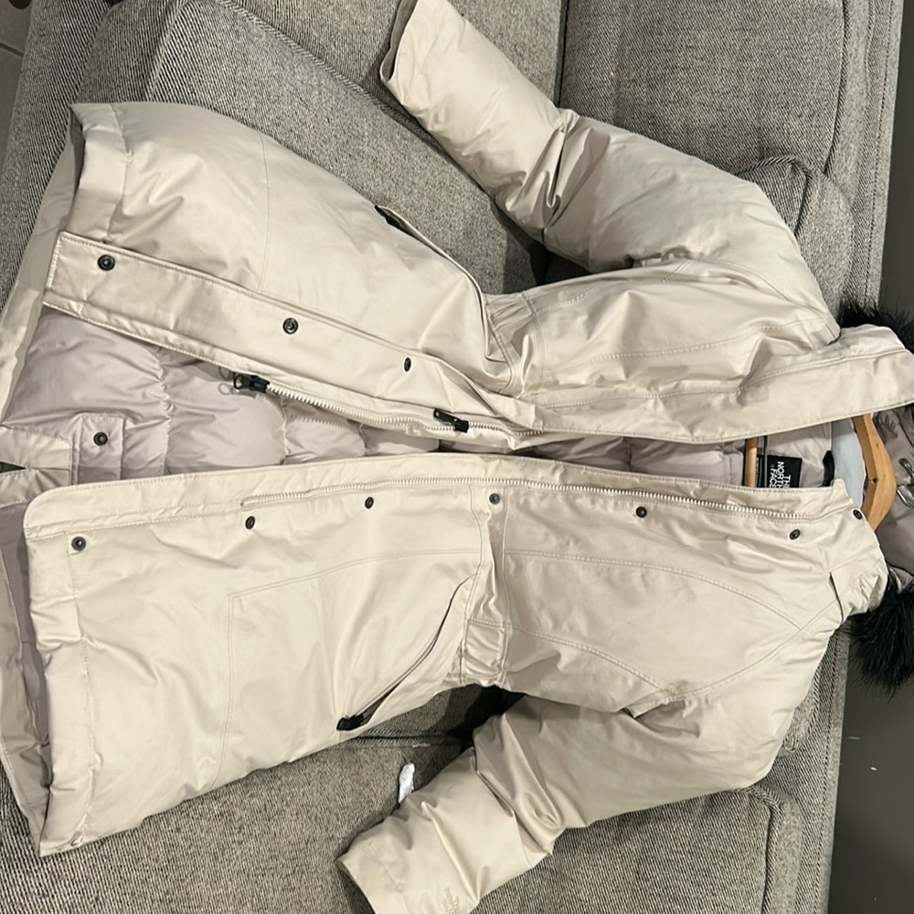Women’s north face never worn. No tags